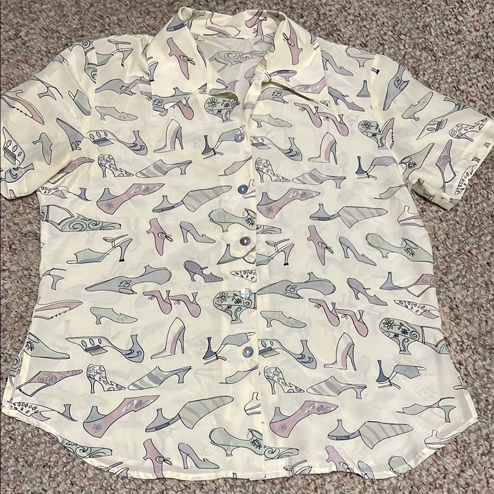 100% silk Patterned Short Sleeve Shirt with Shoe Print
